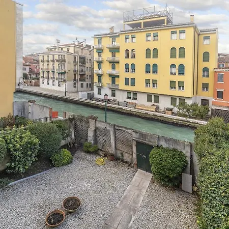 Tolentini Canal View & Terrace By Wonderful Italy Apartman Velence