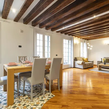 Tolentini Canal View & Terrace By Wonderful Italy Apartman Velence