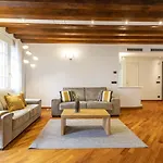 Apartment Tolentini Canal View & Terrace By Wonderful Italy
