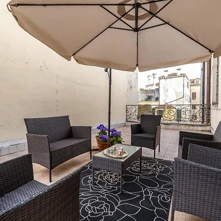 Apartment Tolentini Canal View & Terrace By Wonderful Italy