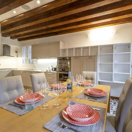Apartment Tolentini Canal View & Terrace By Wonderful Italy Venedig